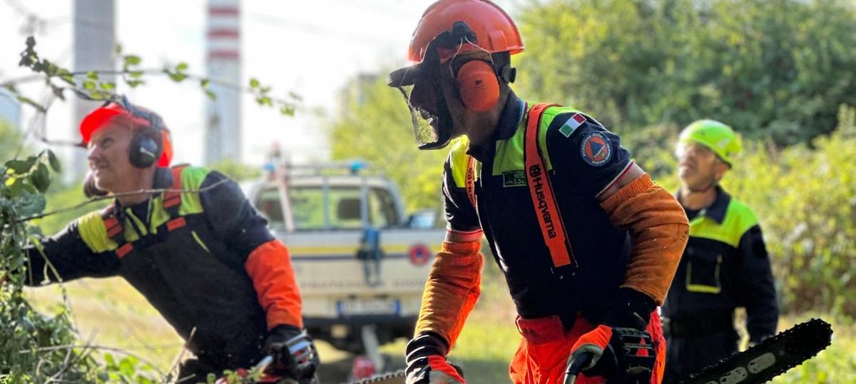 Volontari della Protezione Civile al lavoro